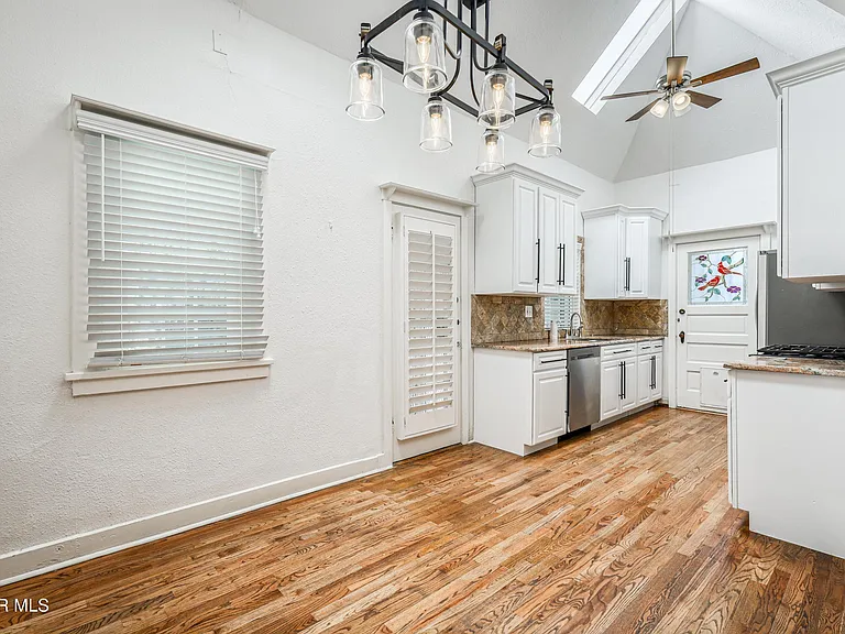 715 E Robinson Ave — Photo 12