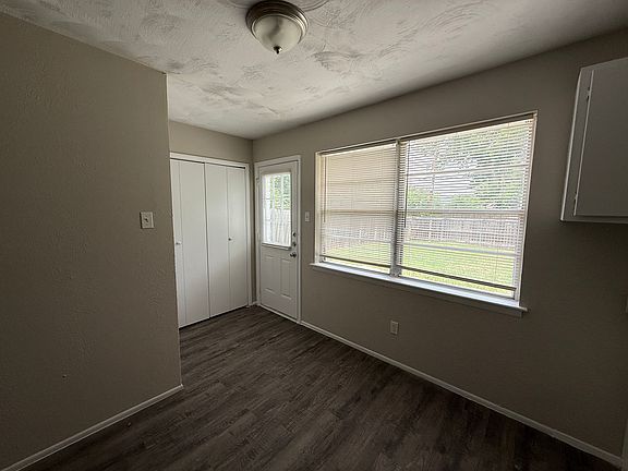 3rd image of 4828 Harper Dr