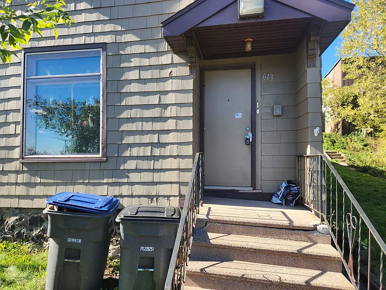 613 E 1st St — Photo 22