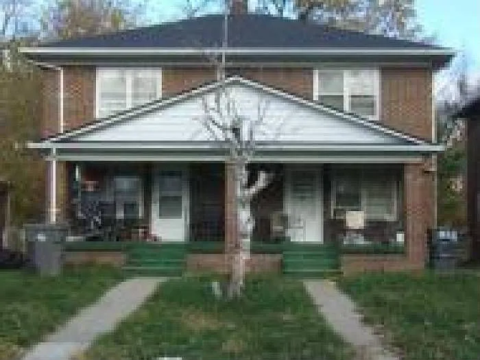1122 W 37th St photo 1
