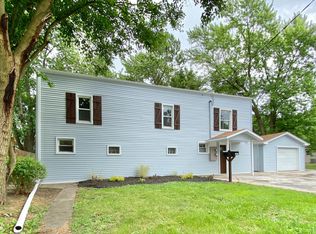 160 N Chase Dr, Crown Point, IN 46307