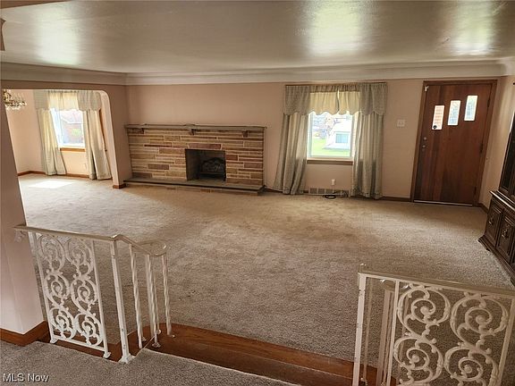 5th image of 396 W Walnut St