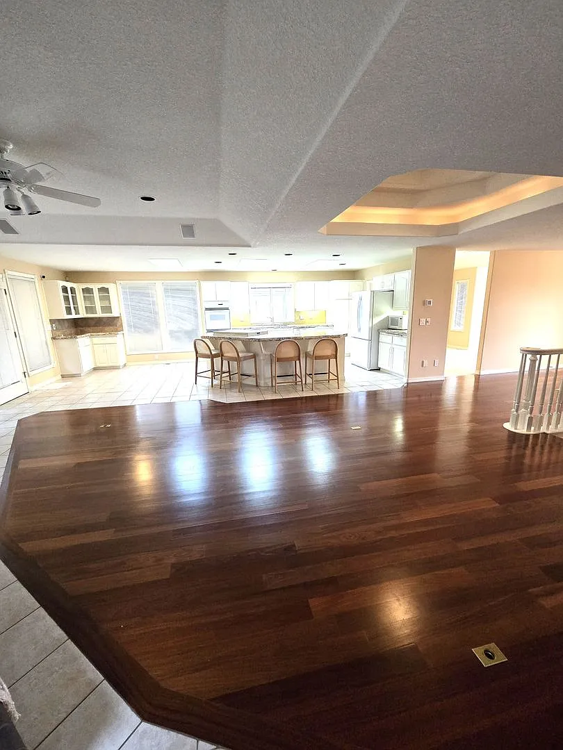 Excellent Condision ! New to Rental market — Photo 4