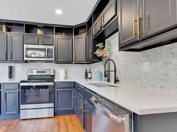 5th image of 4108 Manzinita St