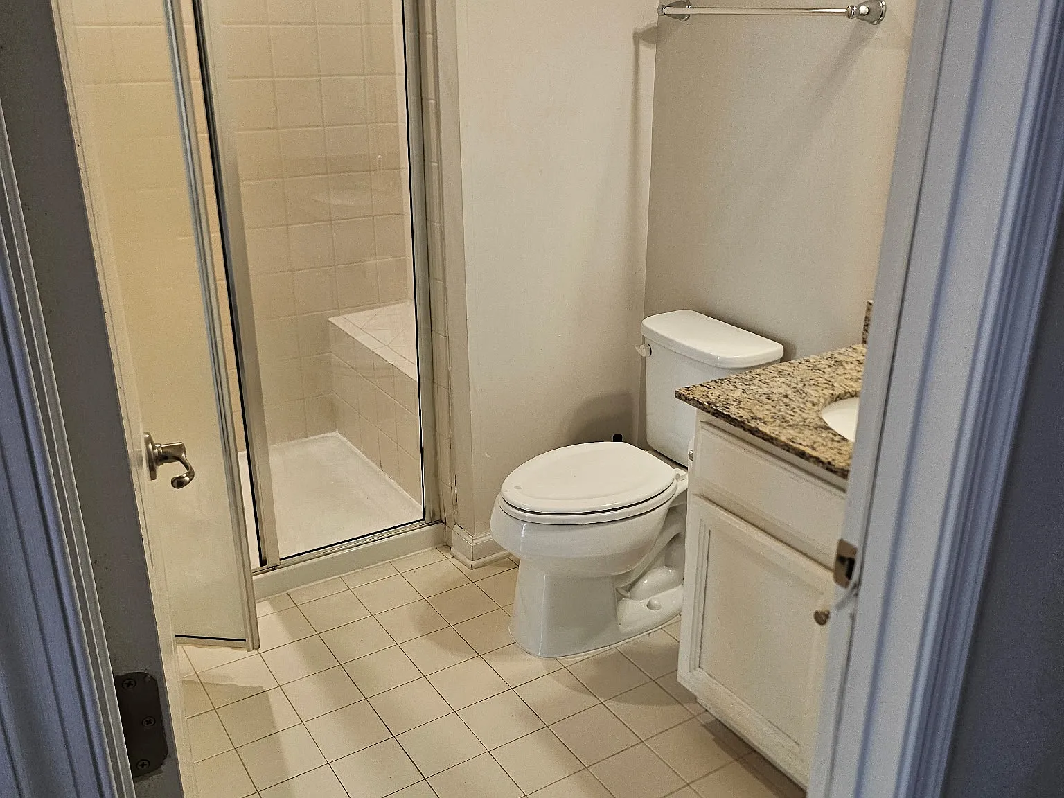 5 bed, 4.5 bath, 2892 sqft, $800 — Photo 2