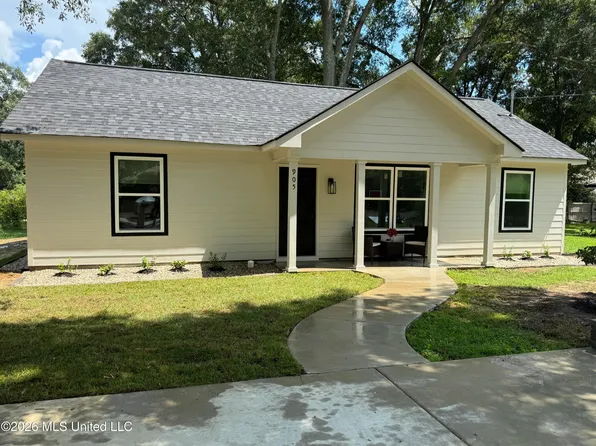 905 8th St, McComb, MS 39648