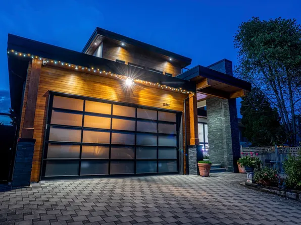 15881 Buena Vista Ave, White Rock, BC V4B 2A2