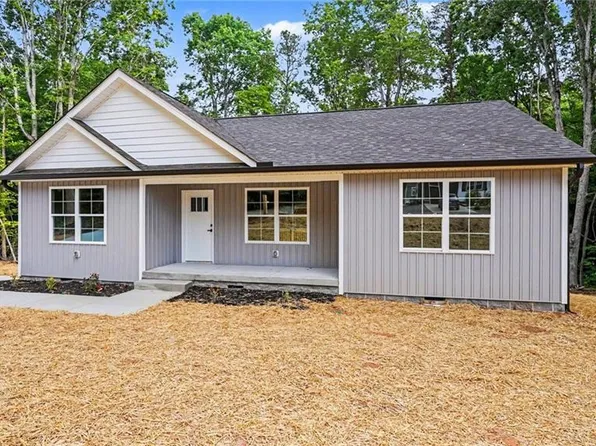 148 Aspen St, Yadkinville, NC 27055