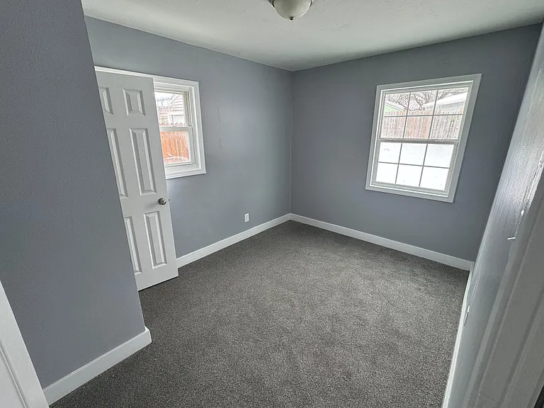 416 E Chippewa Ave — Photo 6