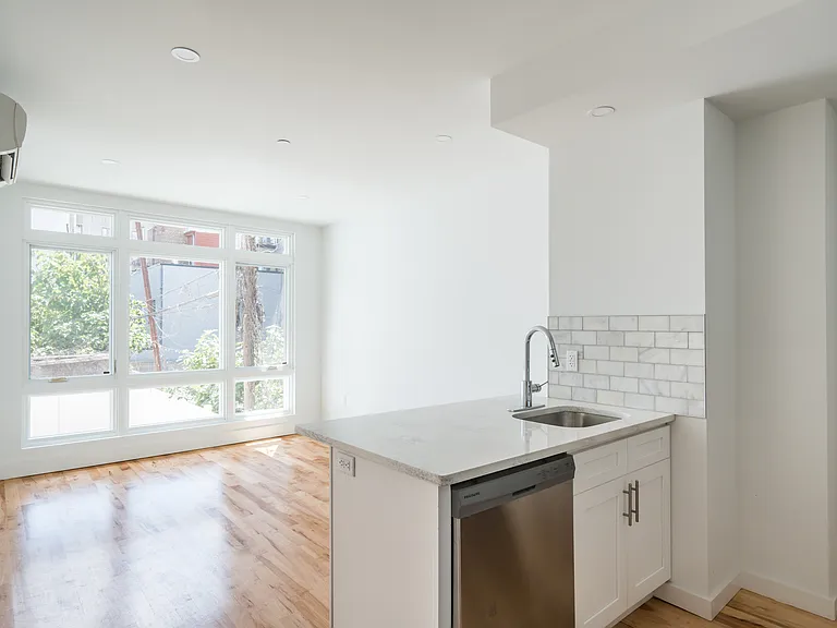 304 Leonard St #2F — Photo 2