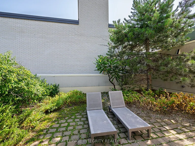 138 Somerset St W #203 — Photo 31