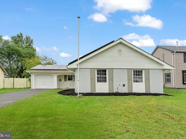 31 Pond Ln, Willingboro, NJ 08046