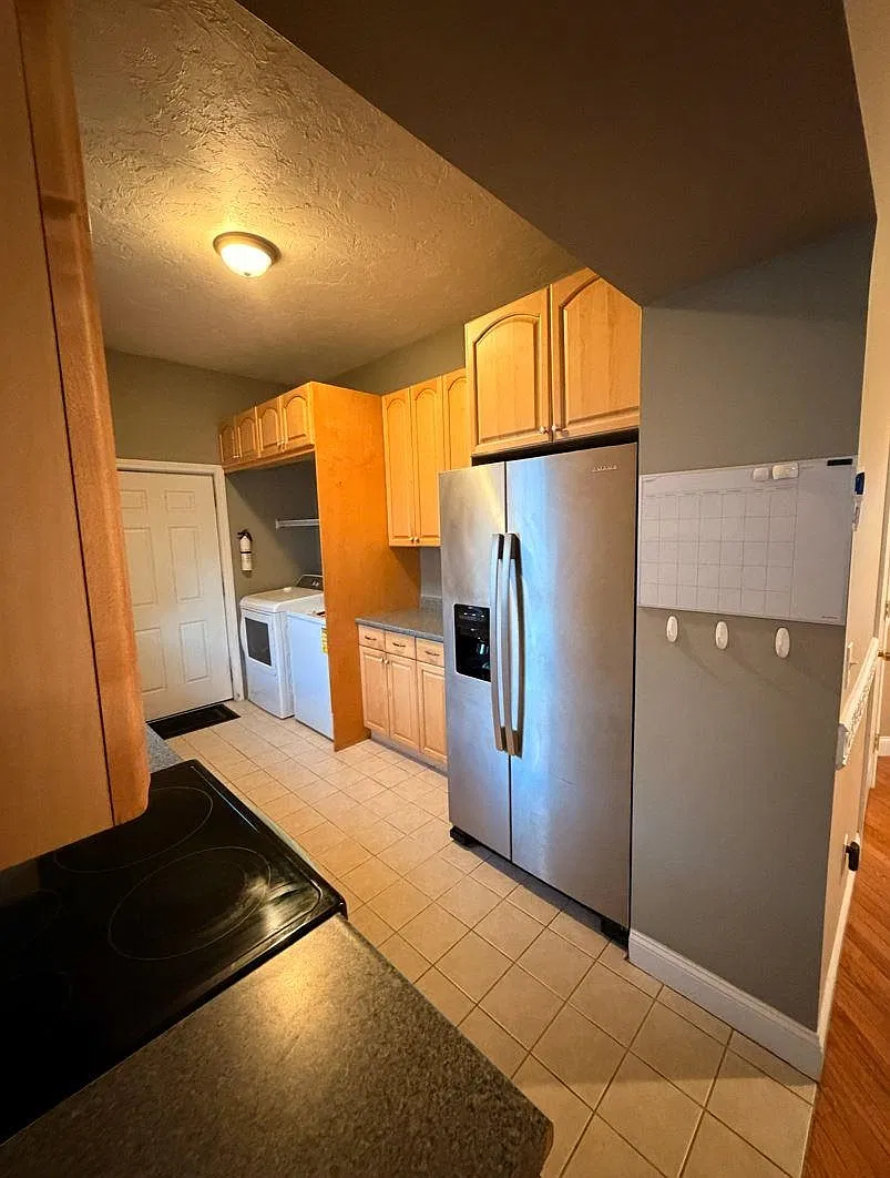 3 bed, 1.0 bath, 1188 sqft, $2,000 — Photo 2