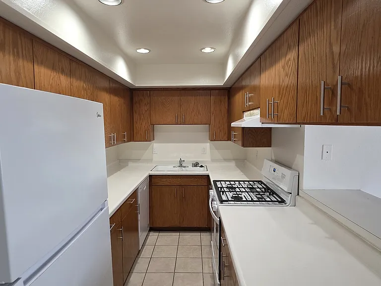 1075 Newport Ave #4 — Photo 7