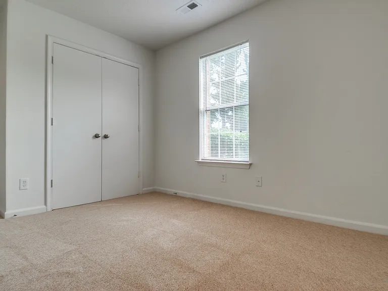 Crestview Apartments — Photo 35