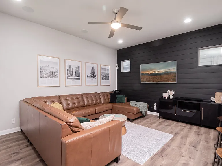 1385 W 66th Pl — Photo 15