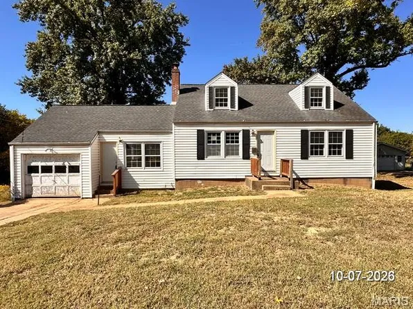 9857 Lilac Dr, Saint Louis, MO 63137