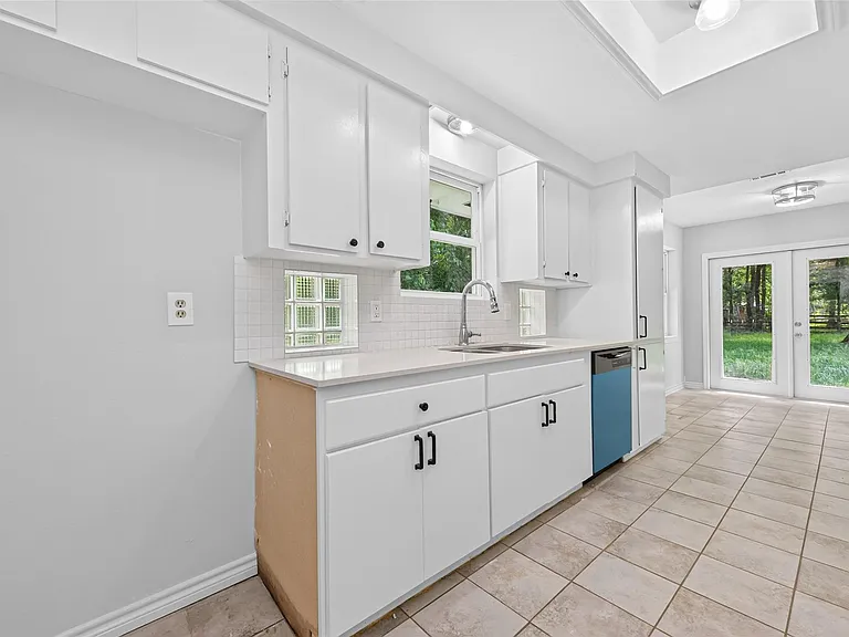 18747 Woodridge Dr — Photo 16