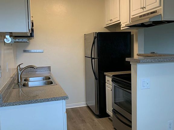 3rd image of 3060 Suncrest Dr Unit 17