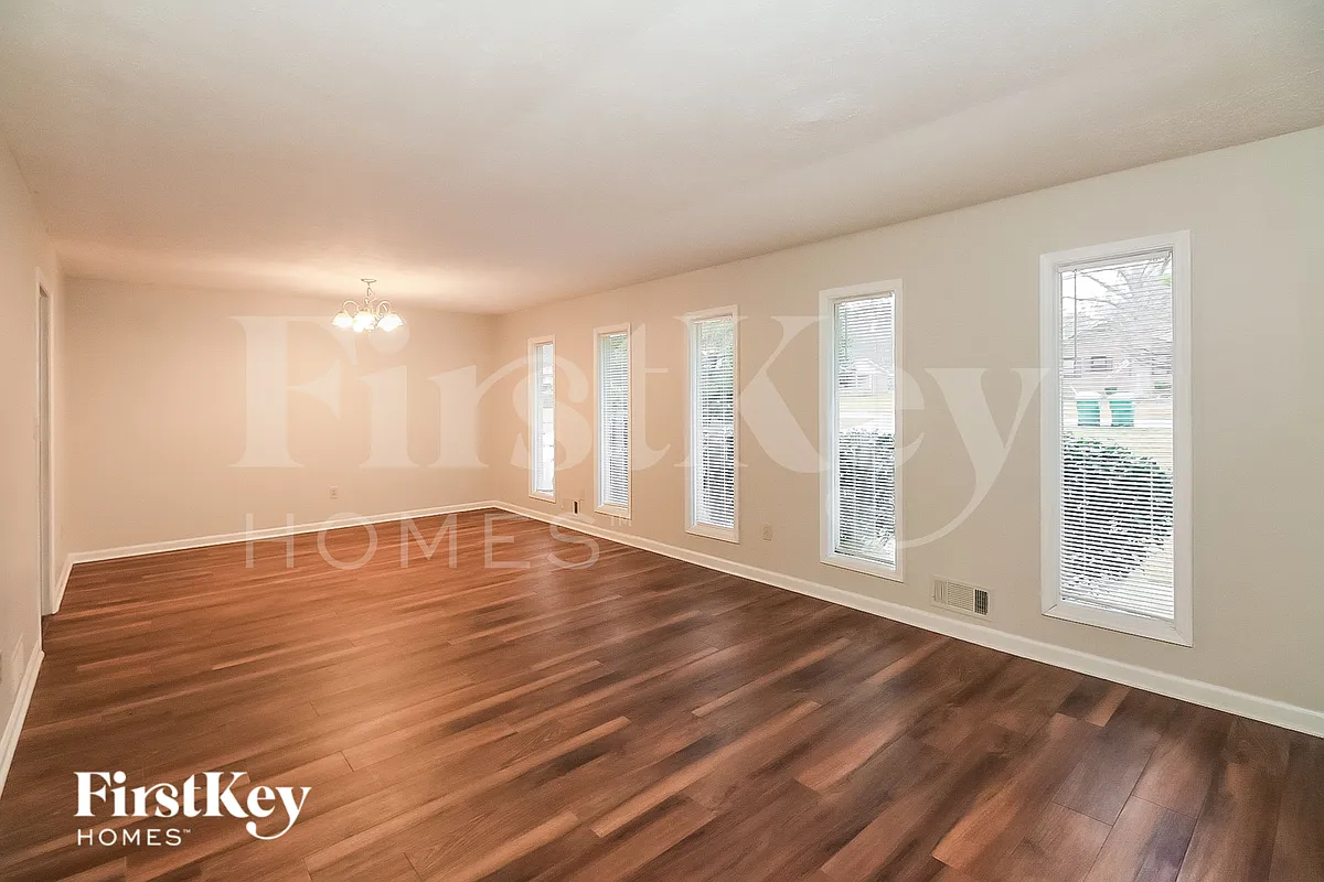 Building Photo - 1592 Envoy Pl