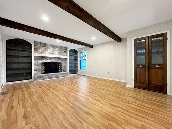 5th image of 10004 Cody St