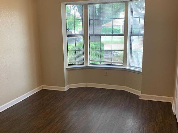 5th image of 2621 Carrington Ln