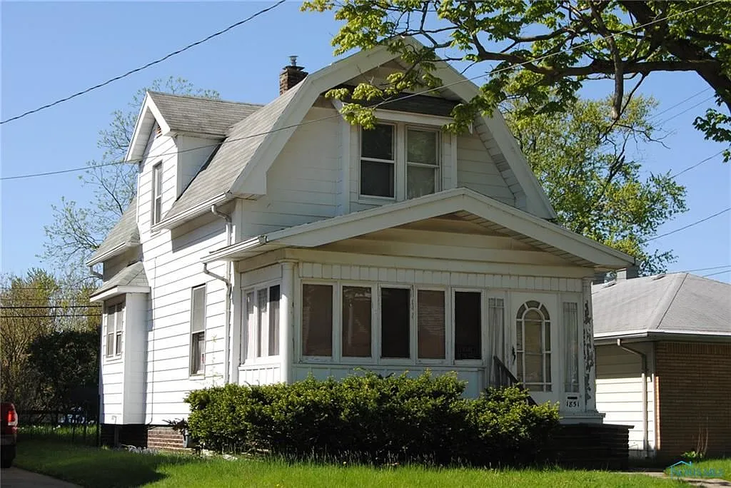 1851 Arlington Ave photo 1