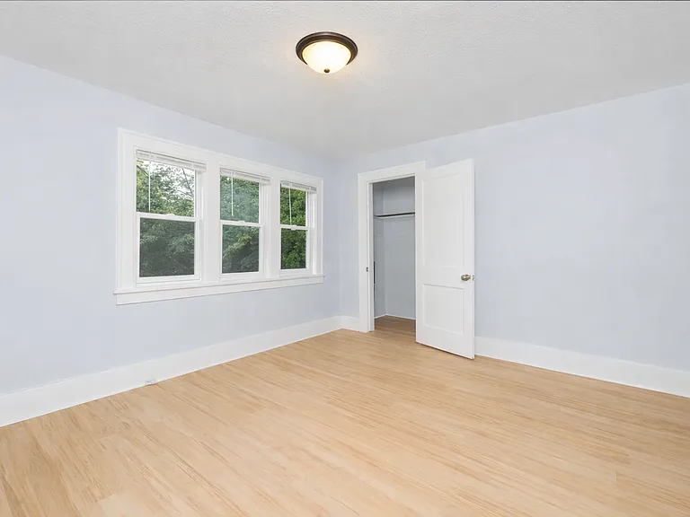 1044 Muskegon Ave NW — Photo 8