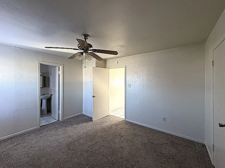 602 Sunset Ln #B — Photo 7