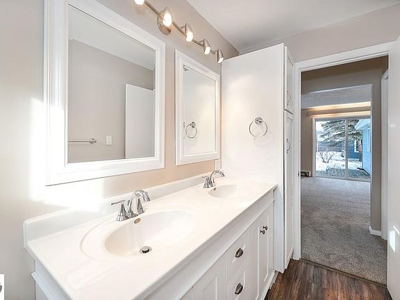 5th image of 12826 S Regal St