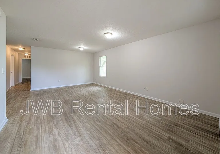 3352 Dillon St — Photo 3
