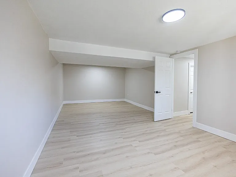 476 Fielding Dr — Photo 17