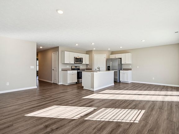 5th image of 913 Lotus Dr