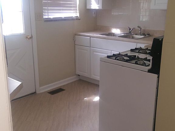 5th image of 322 W Xenia Dr