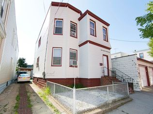 15-16 126th St, College Point, NY 11356