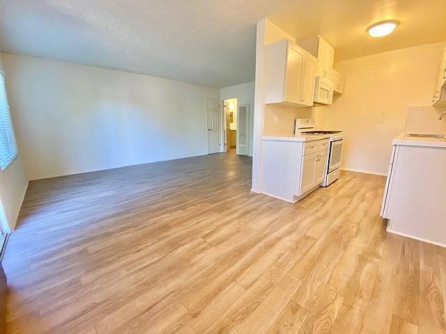 1st image of 12710 Mitchell Ave APT 3