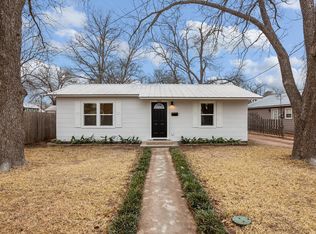 303 W Burbank St, Fredericksburg, TX 78624