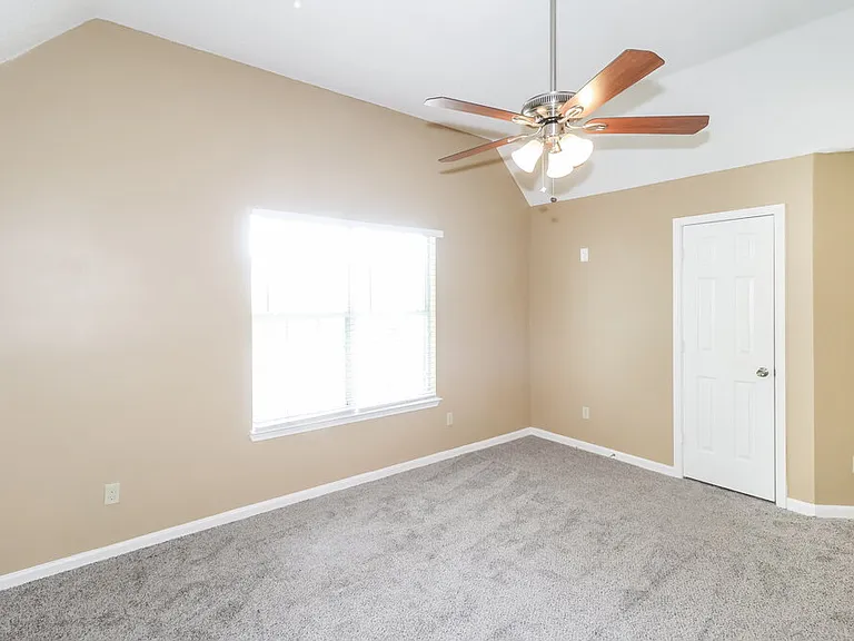 8900 Fulton Cv — Photo 10