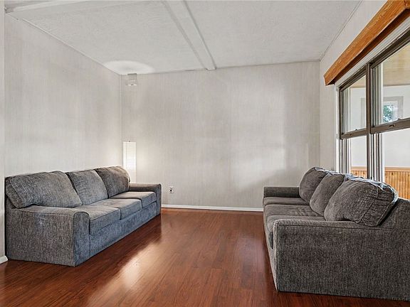 3rd image of 65 Barker St