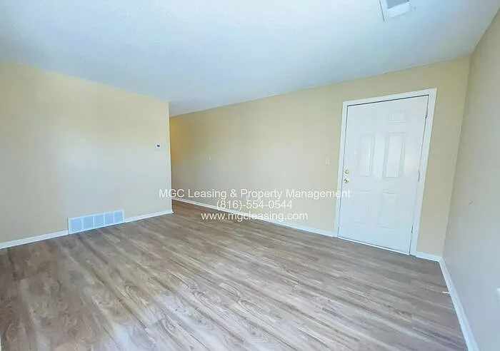 1560 E 125th St #B — Photo 8