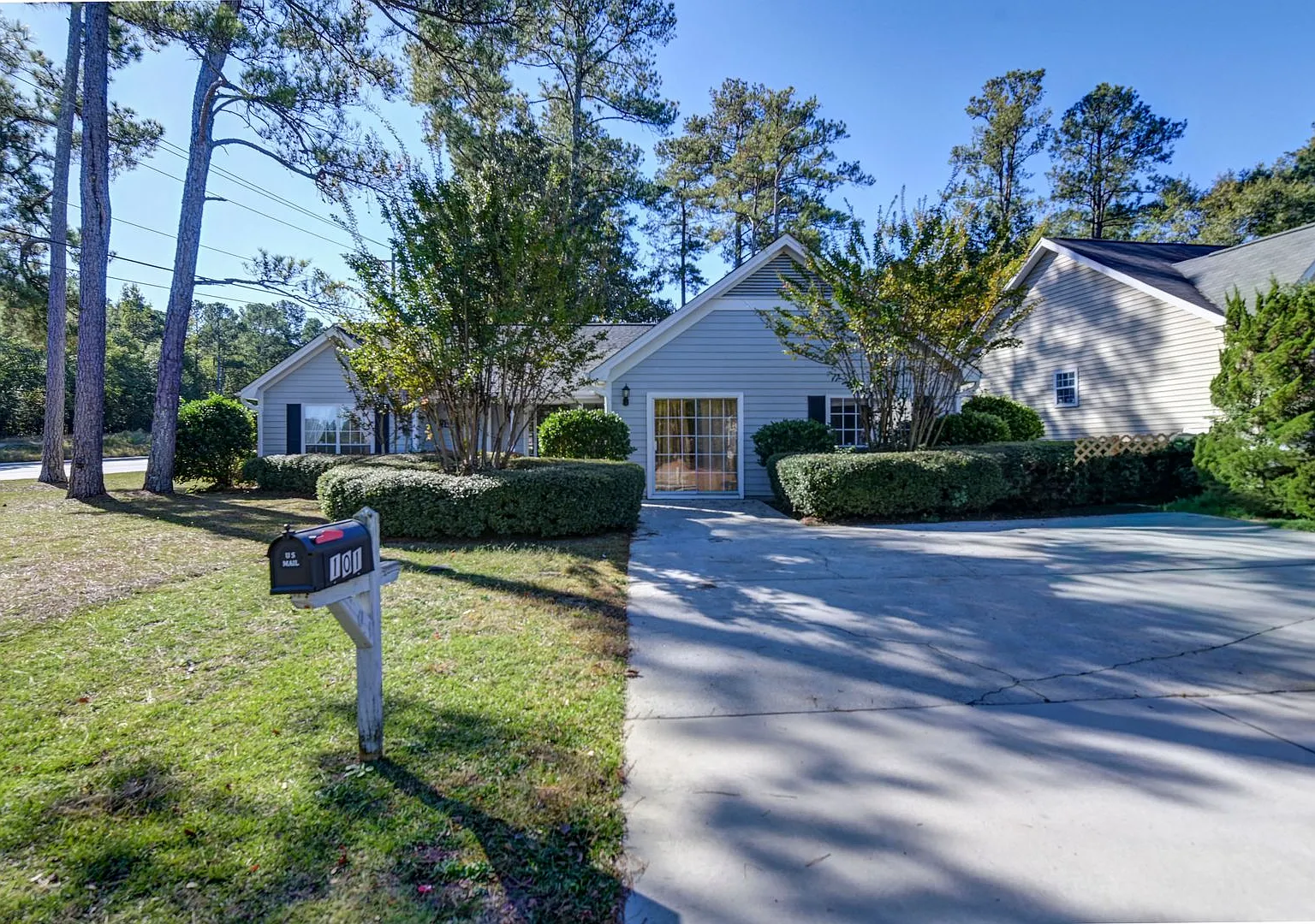 Charming 3-Bedroom, 2 bathHome in Columbia $2,200/Month! — Photo 2