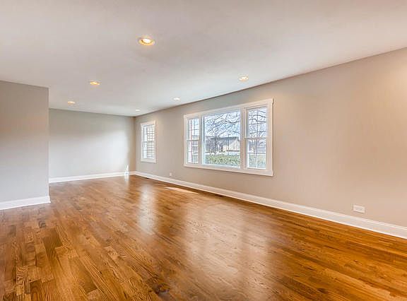 3rd image of 680 Grand Canyon St