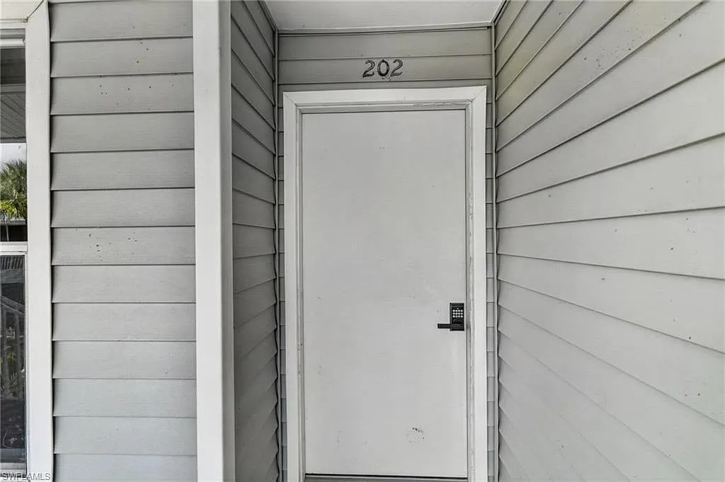 3 bed, 2.0 bath, 1046 sqft, $2,200 — Photo 4