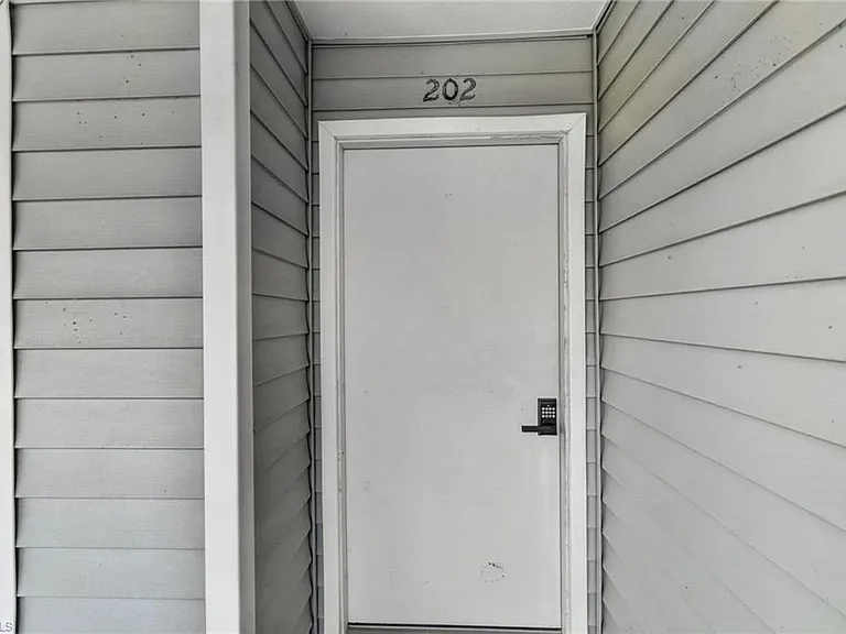 1915 Courtyard Way #202 — Photo 4