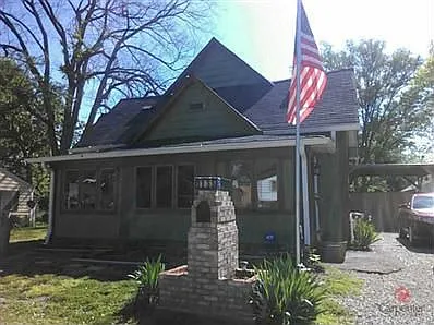 1135 Groff Ave photo 1