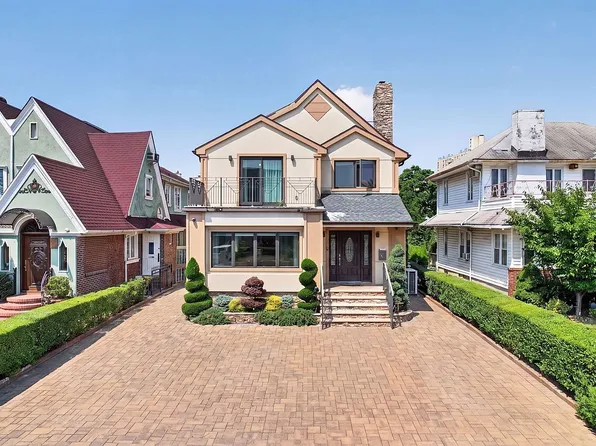 262 W End Ave, Brooklyn, NY 11235