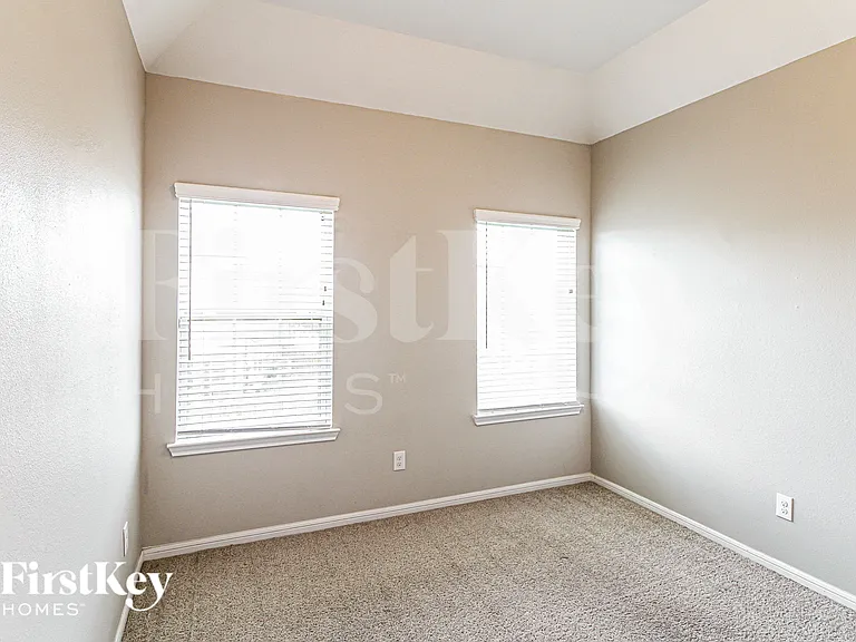 3209 Youngs Meadow Ln — Photo 10