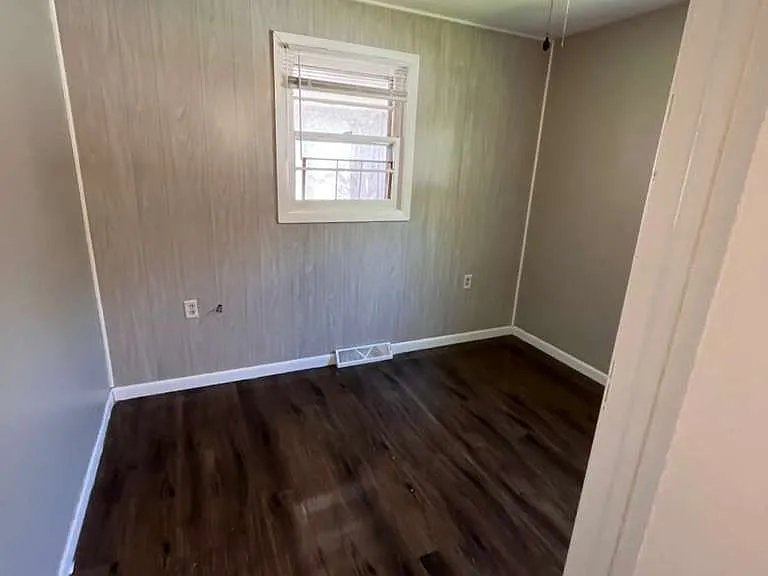 1047 N Dennis Ave — Photo 11