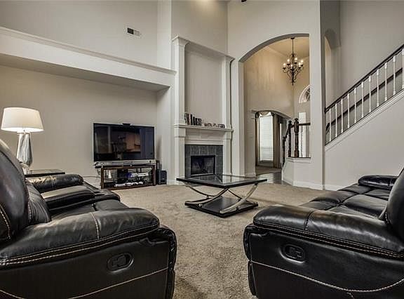 3rd image of 121 Devenshire Dr