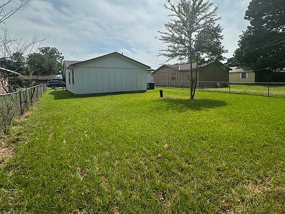 3rd image of 3008 Terry St